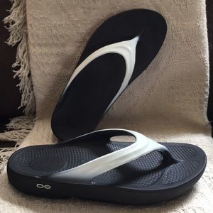 𝐖𝐨𝐦𝐞𝐧'𝐬 𝐒𝐢𝐳𝐞 𝟗 𝐎𝐨𝐟𝐨𝐬